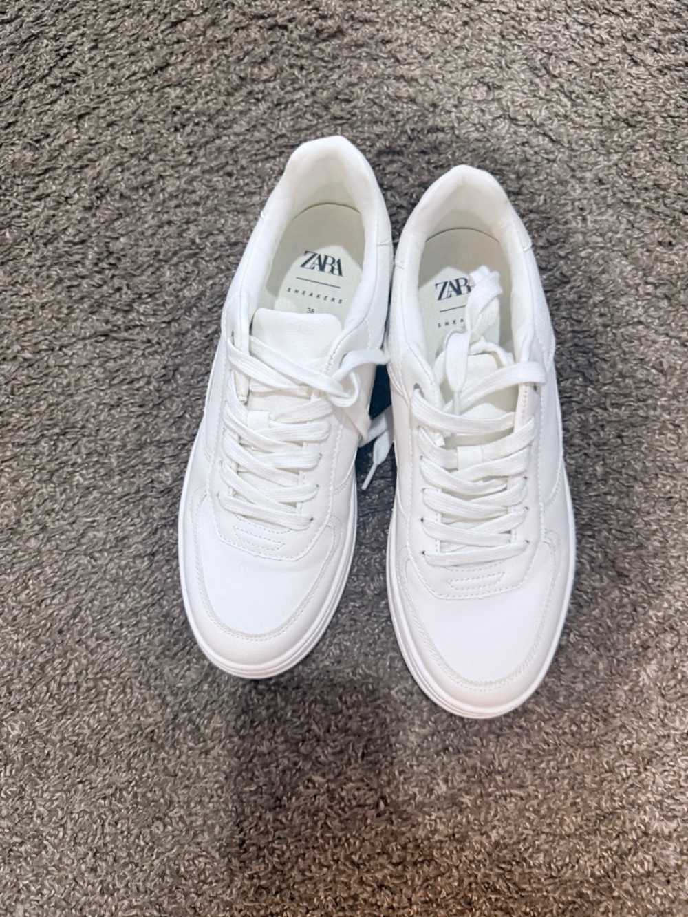 ZARA White Minimalist Sneakers – Casual Everyday Lace Up Shoes